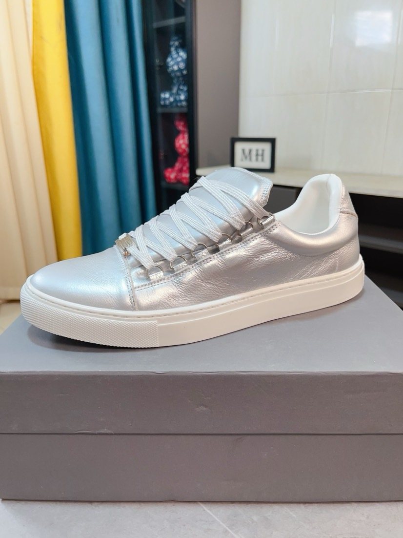 Balenciaga Textured Lace-Up Low-Top Sneakers — hero